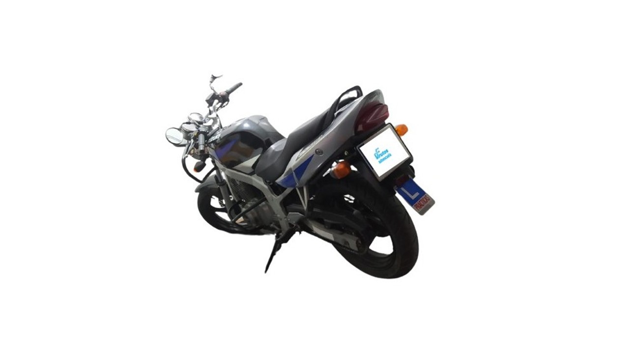 foto moto matrícla tapada web